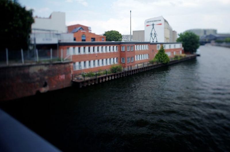 Office-Building-of-Marschallbruecke-bridge-border-crossing-station-for-ships-Schiffbauerdamm-Km-17-Mitte