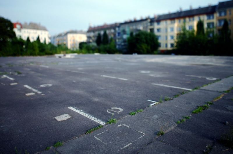 Traces-of-posts-of-limiting-fence-Bornholmer-Strasse-Km-11-Prenzlauer-Berg-2