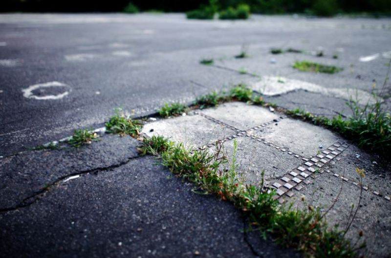 Traces-of-posts-of-limiting-fence-Bornholmer-Strasse-Km-11-Prenzlauer-Berg-5