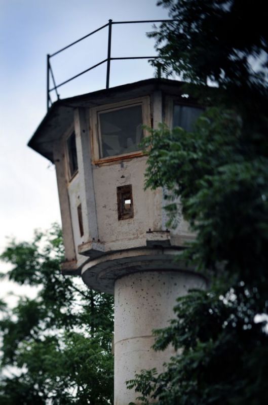 Watchtower-of-BT-11-type-Erna-Berger-Strasse-Km-19-Mitte-2