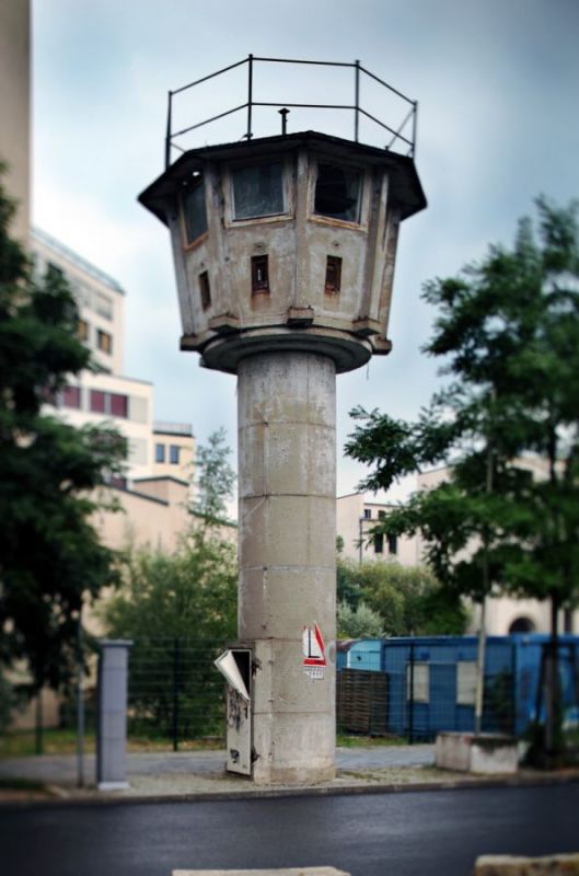 Watchtower-of-BT-11-type-Erna-Berger-Strasse-Km-19-Mitte